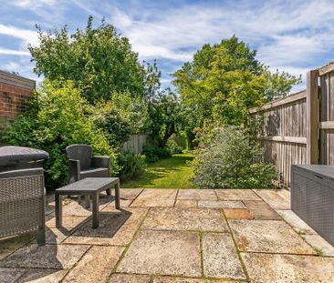 4 bedroom semi-detached house to rent - Photo 4