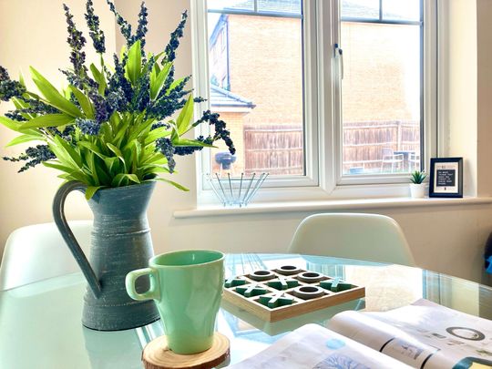 Detached out in Shinfield Room 4 - Photo 1