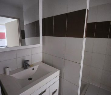 Location Appartement 2 pièces 48m² MARSEILLE 3ème - Photo 2