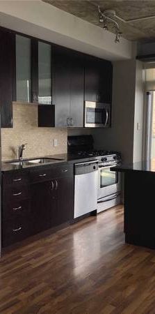 KING WEST CORNER LOFT 2 BEDS 2 BATHS PARKING AND LOCKER INCLD - Photo 1