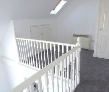 3 bedroom flat to rent - Photo 6