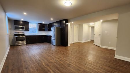 300 Cundles St West - Lower, Unit 503, Barrie L4N 7C9 - Photo 4