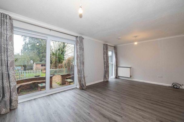 4 bedroom semi-detached house to rent - Photo 1