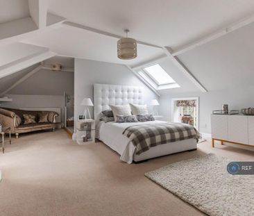 4 bedroom semi-detached house to rent - Photo 6