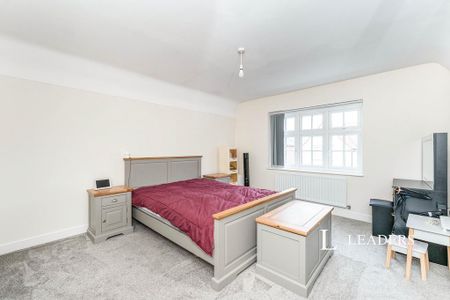 4 bedroom detached house to rent - Photo 2