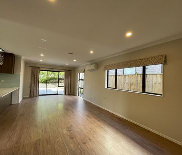 6 bedrooms + 4 bathrooms - Photo 2