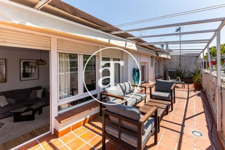 Monthly rental 1-bedroom penthouse with a terrace overlooking the Royal Palace of Madrid - Photo 5