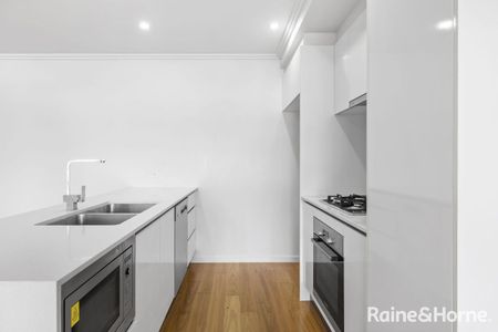 Modern and Spacious Apartment with Two Ensuite Rooms Plus Study Nook - Photo 5