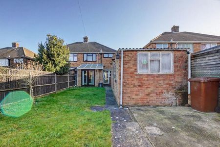 3 bedroom semi-detached house to rent - Photo 2