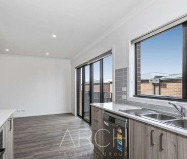 7 Balmoor Terrace, Clyde North, Vic 3978 - Photo 3