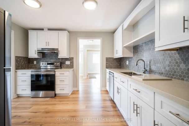 Detached Home For Lease | W9254638 - Photo 1