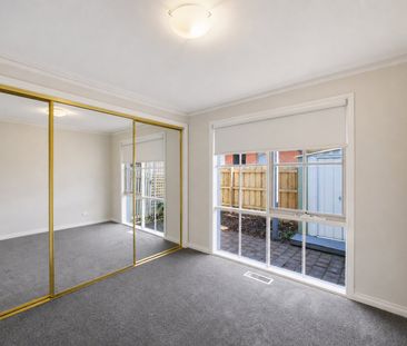 2/4 Quarry Road, MITCHAM - Photo 5