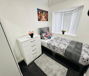 1 bedroom in a house share to rent - Photo 4