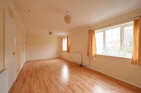 Wren Close, Mildenhall, Bury St. Edmunds, Suffolk, IP28 - Photo 4