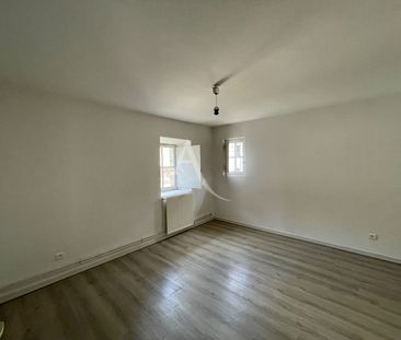 Location Appartement 4 pièces 100m² FONTENAY LE COMTE 85200 - Photo 1