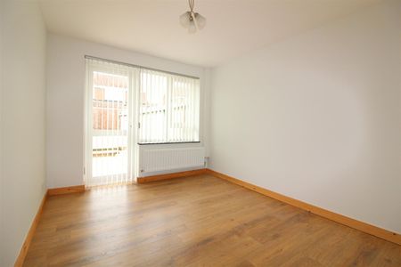 28 Downshire Road, - Photo 2