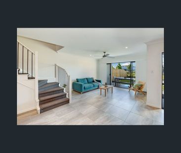 Modern 3-Bedroom Home Overlooking Leafy Park - 9 Endurance Place, B... - Photo 3