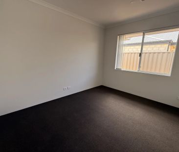 Stylish Family Home in Prime Secret Harbour Location - Photo 5