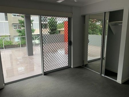 Spacious 2-Bedroom Apartment in Woolloongabba - Photo 3