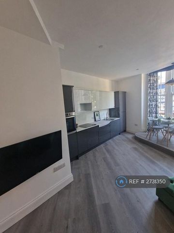 2 bedroom flat to rent - Photo 2