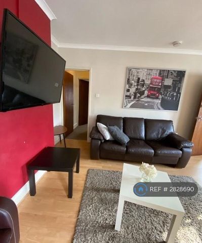 3 bedroom flat to rent - Photo 2