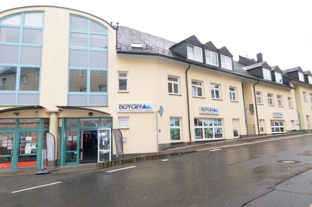 Kleine Wohnung im Dachgeschoss mit Fahrstuhl - Annaberg im Ortsteil Buchholz!! - Photo 1