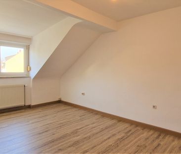 Gemütliche Dachgeschosswohnung mit Einbauküche - Photo 5