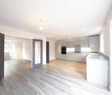 4 bedroom House in Russell Chase, Binfield - Photo 6