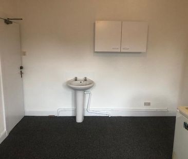 1 bedroom in a house share to rent - Photo 6