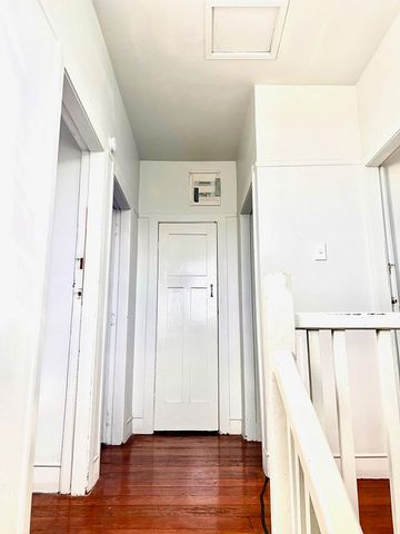 Lyall Bay 6 bed/2 bath Beach House - Photo 4