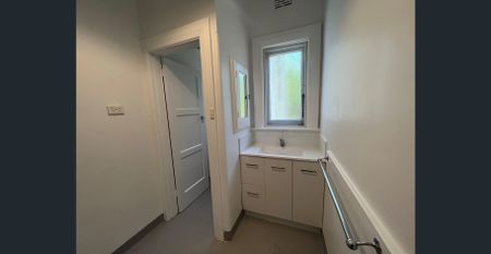 Art Deco Gem with Flexible Floorplan - Photo 2