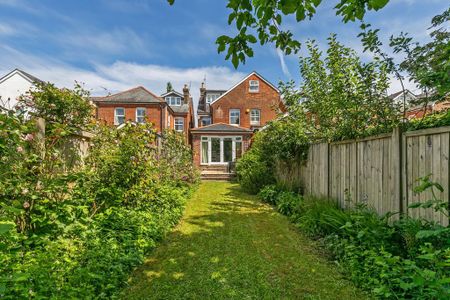 4 bedroom semi-detached house to rent - Photo 2