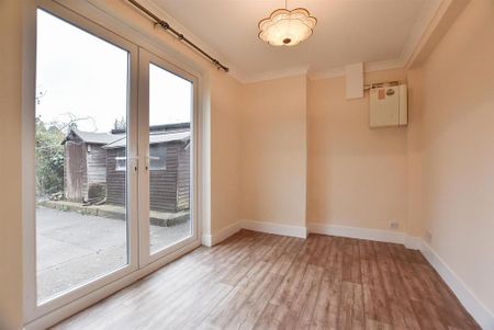 3 bedroom semi-detached house to rent - Photo 4