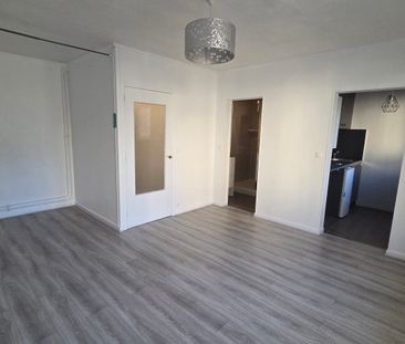 Location Appartement 1 pièce 27m² ORLEANS 45000 - Photo 2