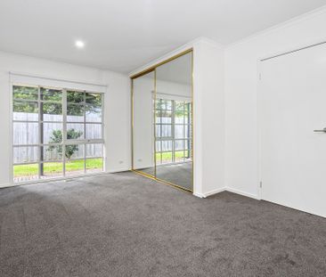 Spacious Four-Bedroom Family Home in Prime Frankston Location - Photo 2