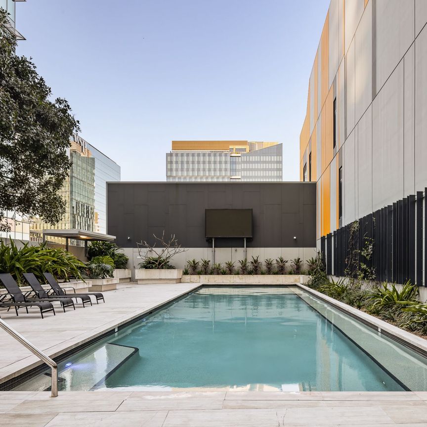 Stylish 2-Bedroom Apartment with City Views in the Heart of Fortitude Valley - Photo 1