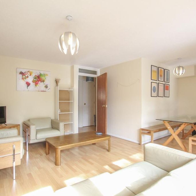2 bedroom ground floor flat to rent - Photo 1