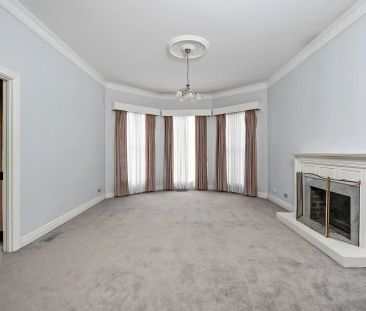 Spacious 3-Bedroom Home with Bay Views - Photo 2