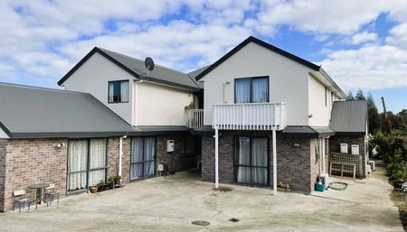 Spacious executive studio - Photo 5