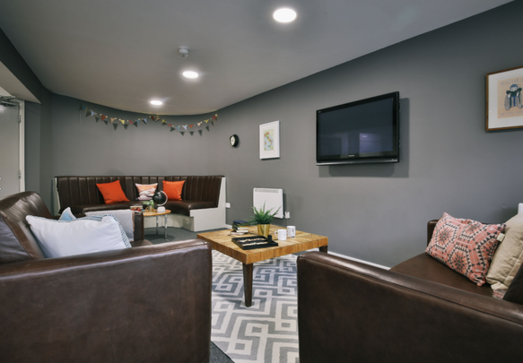 1 bedroom in a flat share to rent - Photo 1