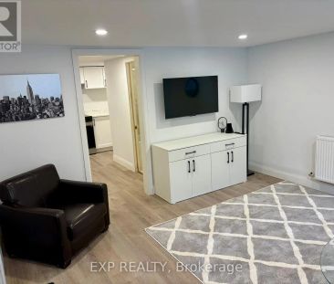 126 1/2 MARIER AVENUE - Photo 2