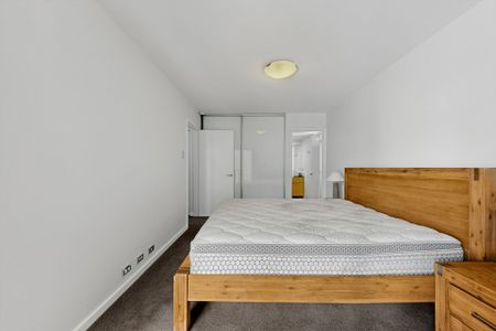 City Living at Its Best in Adelaide Terrace - Photo 2