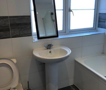 4 bedroom flat to rent - Photo 6 | Rentumo