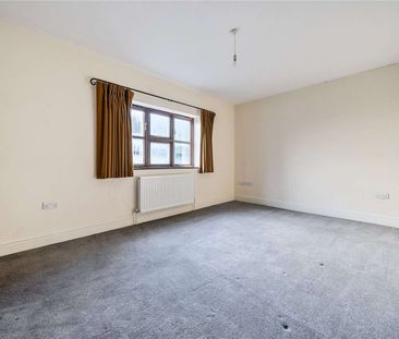 Six-bedroom detached former farmhouse with ground-floor lateral liv... - Photo 5