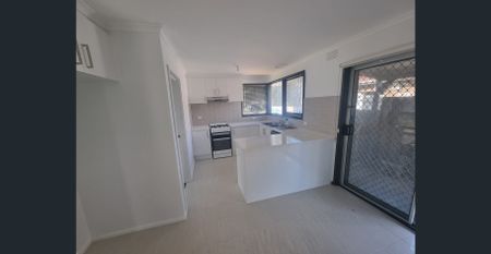 Charming Newly Renovated 3-Bedroom House - Photo 5