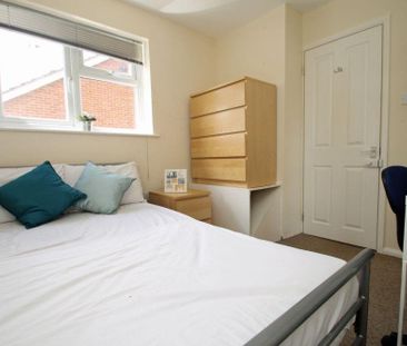 5 bedroom semi-detached house to rent - Photo 6