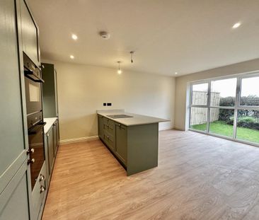 4 bedroom semi-detached house to rent - Photo 3