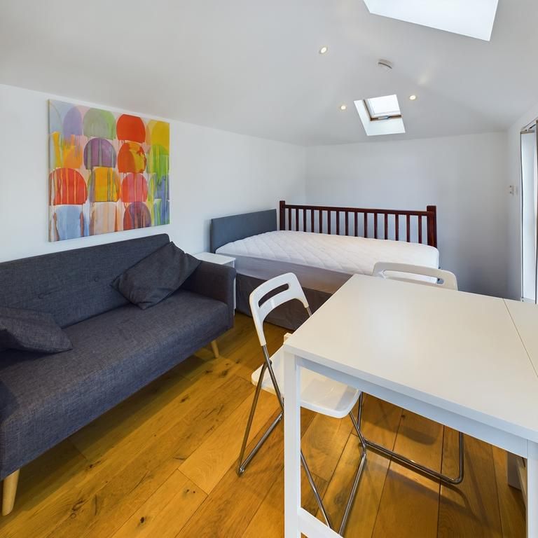 Studio to rent - Photo 1