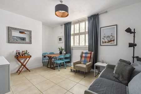 2 Bed Flat, Liverpool Road, N7 - Photo 2
