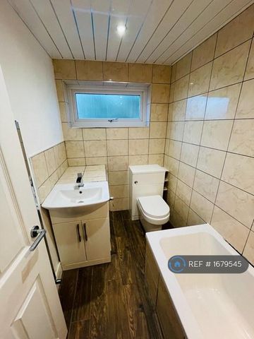 2 bedroom semi-detached house to rent - Photo 4